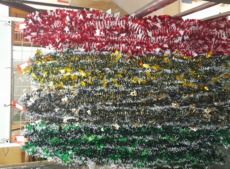 10 สายรุ้งปีใหม่ห่อละสี 2.5 เมตร TM0106 (โหล)